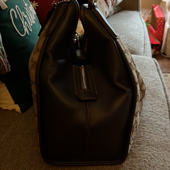 Gorgeous coach handbag - Picture 2 of 9
